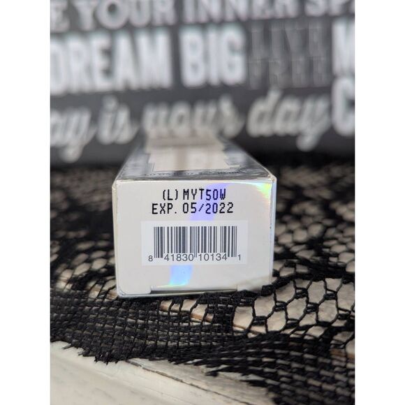 IT Bye Bye Foundation Full Size Light Medium – Sealed — Expired ‘22 - Picture 3 of 4